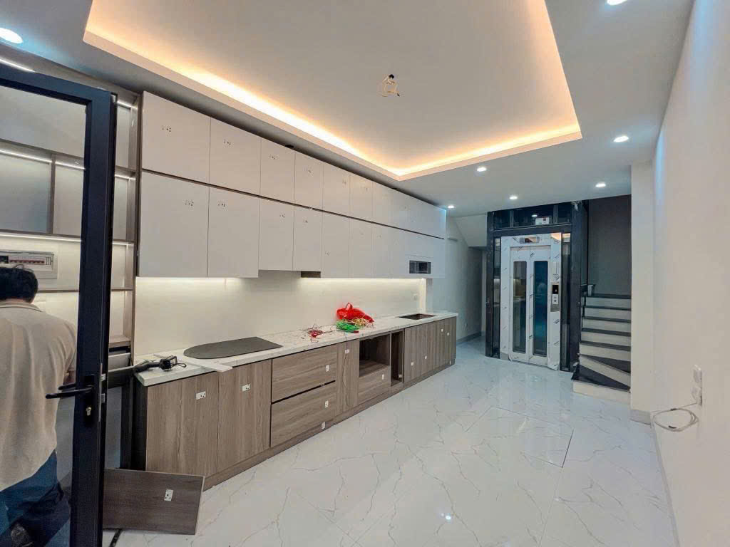 Nhà đẹp phố Đội Cấn, Ba Đình. 36m2, 6 tầng ,Thang Máy, MT 4.6M , 7.9 TỶ.
